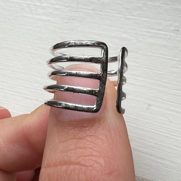 Stella & Dot stackable look, silver adjustable ring - Picture 6 of 7